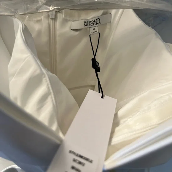 Badgley Mischka white dress new with tags— size 2 - Picture 3 of 4